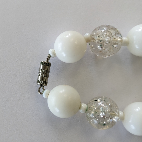 VTG CHUNKY WHITE/CLEAR GLITTER GUMBALL NECKLACE - Picture 4 of 7